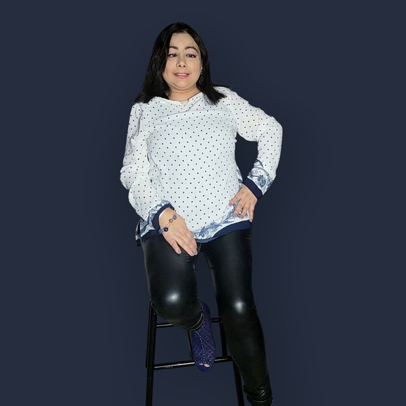 Suzy Shier Boxy White and Blue Long Sleeve Blouse - Picture 7 of 11